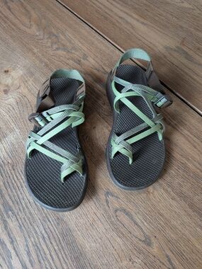Chaco ZX2 Vibram Womens Green/Brown Strappy Toe Sandal Size 10 Hiking Water Shoe